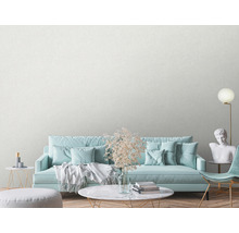Woonkamer met bank, tafel en decoraties