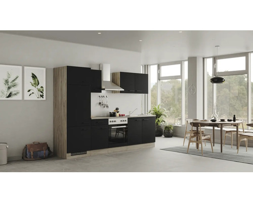 Lichte keuken met keukenblok en eettafel