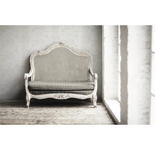 Decoratieve bank met stoffen bekleding en houten frame in vintage stijl