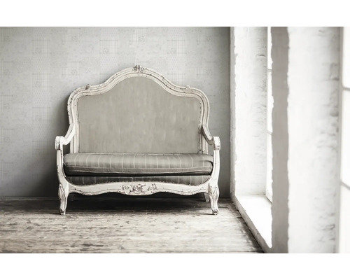 Decoratieve bank met stoffen bekleding en houten frame in vintage stijl