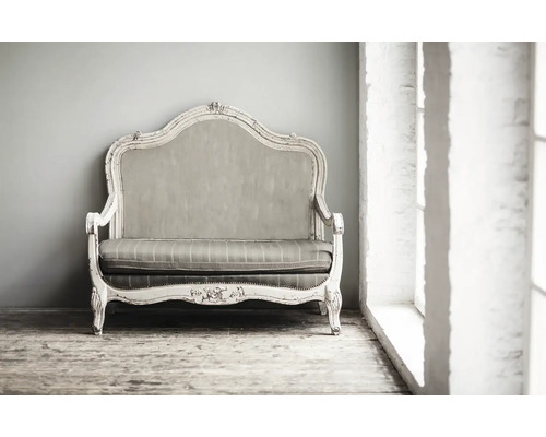 Antieke sofa met houten frame en gestoffeerde bekleding