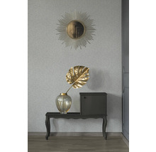 Decoratieve hal met spiegel, console, vaas en decoratief blad
