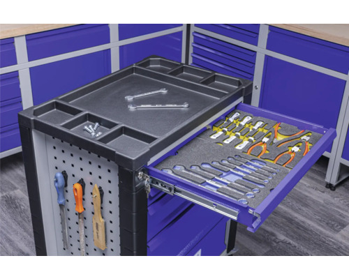 Werkplaatswagen met gereedschap, opbergvakken en geperforeerde wand