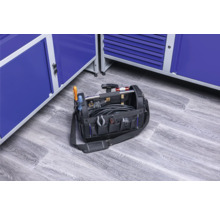 Gevulde gereedschapstas met diverse gereedschappen en blauwe gereedschapskasten