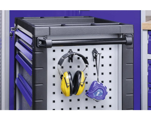 Werkplaatswagen met geperforeerde wand, oorbeschermers en rolmaat