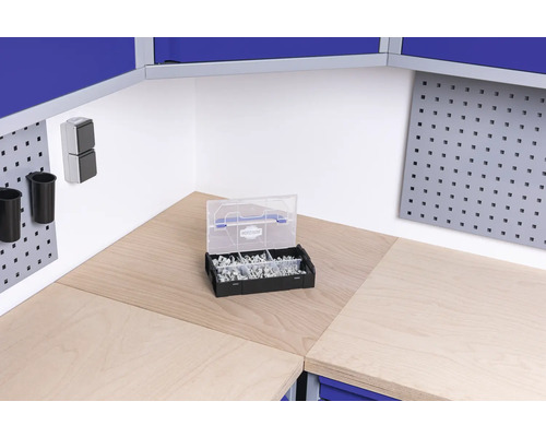 Werkplaatsinrichting met werkbank en assortimentsdoos