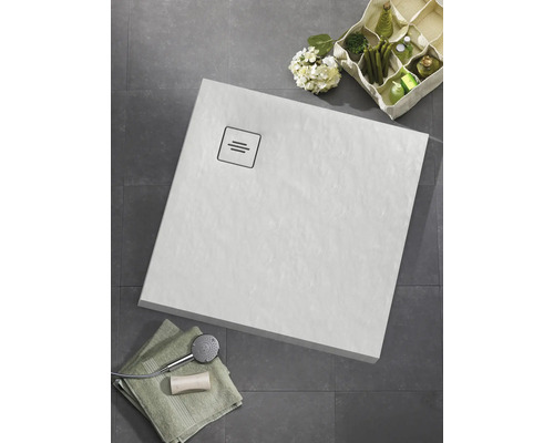 Rechthoekige douchebak met afvoergarnituur, douchekop en zeep