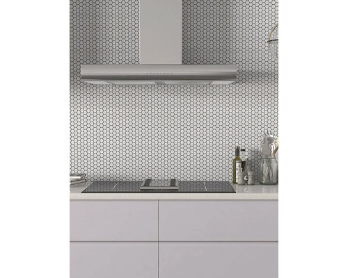 Keukenscène met afzuigkap en zeshoekige tegels