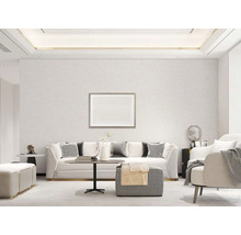 Lichte woonkamer met gestructureerd behang, bank en decoratie
