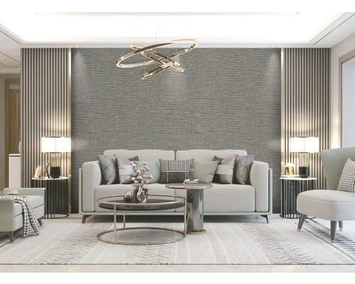 Lichte woonkamer met bank, salontafel en decoratief wandbehang