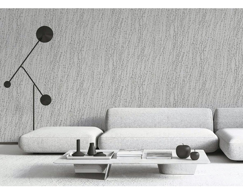 Woonkamer met gestructureerde achtergrond, bank en decoratieve staande lamp