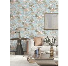 Woonkamer met behang met lotusbloemen en reigers.
