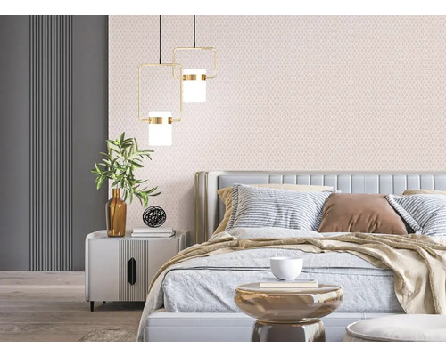 Slaapkamer met bed, nachtkastje, decoratie en hanglampen voor een heldere en georganiseerde sfeer.