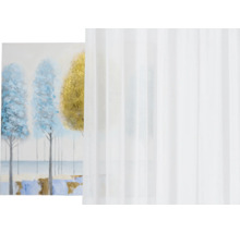 Decoratieve sjaals en een schilderij met bomen