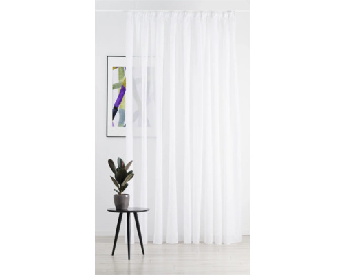 Witte gordijnstof met tunnelzoomophanging in kamer