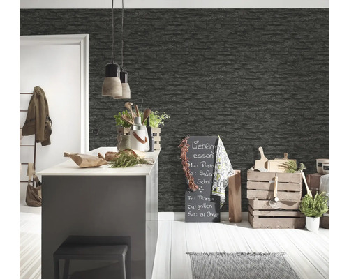 Keukenscène met muur in steenlook, aanrecht en decoratie