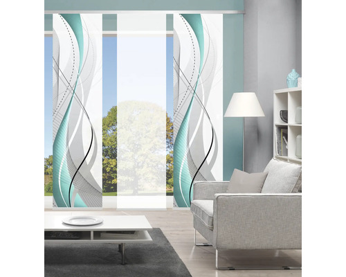 Woonkamer met schuifgordijnen met abstract patroon