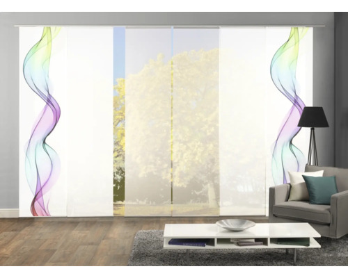 Schuifgordijnen met abstract patroon in de woonkamer