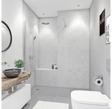Badkamer met douche, wastafel op houten blad en toilet