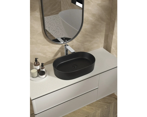 Moderne badkamer met waskom, spiegel en wastafelonderkast