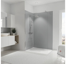 Moderne badkamer met inloopdouche, wastafel en vloerkleed