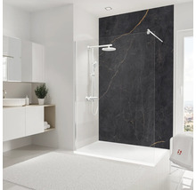 Badkamer met douchecabine, wastafel en zwarte wandbekleding