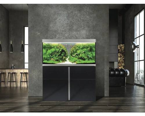 Aquarium met onderkast in een modern ingerichte ruimte.