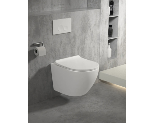 Wandcloset met diepspoeling in een moderne badkamer met bedieningspaneel