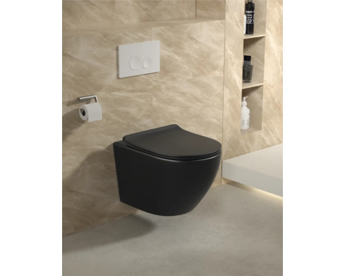 Moderne badkamer met hangend, zwart diepspoeltoilet en bedieningspaneel