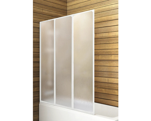 Glazen badwand met drie elementen op een bad