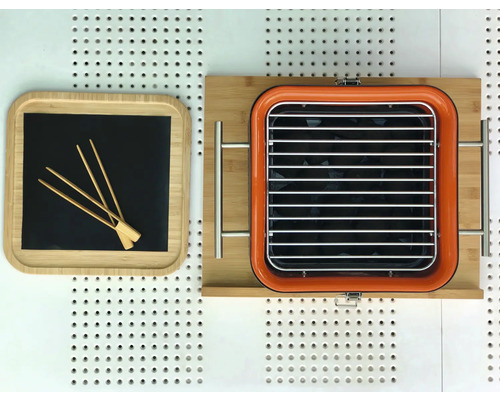 Tafelbarbecue met houtskool en grilltang