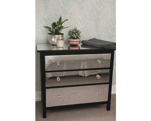Commode met spiegelende voorkant, drie laden, planten en decoratie bovenop