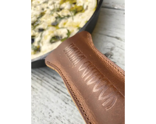 Pan met lederen handvatbeschermer