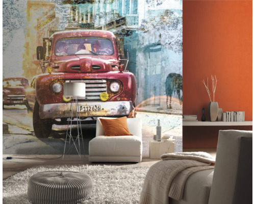 Fotobehang met een oldtimer truck in een straatscène