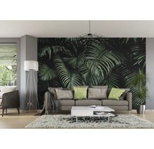 Woonkamer met fotobehang, bank, tapijt, tafel en staande lamp