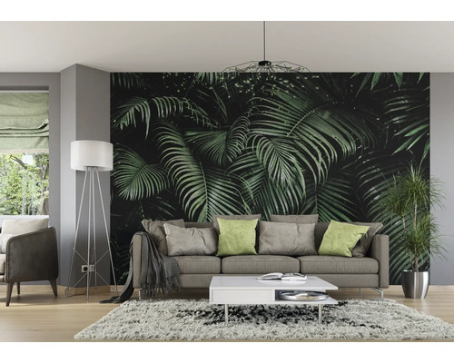 Woonkamer met fotobehang, bank, tapijt, tafel en staande lamp