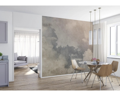 Woonkamer met wolken fotobehang, eettafel en stoelen