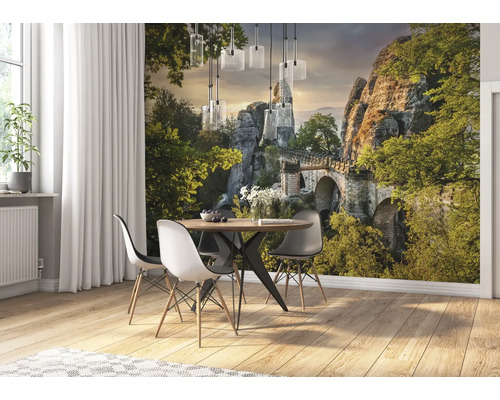 Eetkamer met fotobehang met stenen brug en rotsformaties