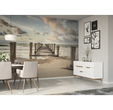 Woonkamer met fotobehang, dressoir, eettafel en stoelen