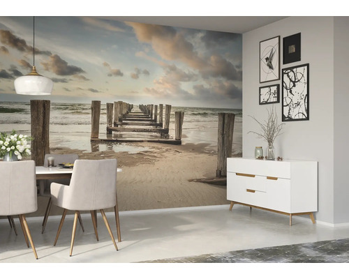 Woonkamer met fotobehang, dressoir, eettafel en stoelen