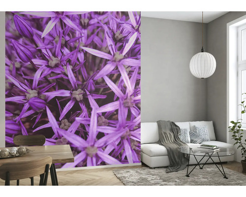 Woonkamer met fotobehang met bloemmotief