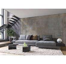 Moderne woonkamer met grijze bank, glazen salontafel en trap