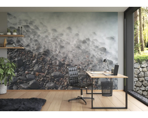 Moderne studeerkamer met stenen behang, bureau en bureaustoel