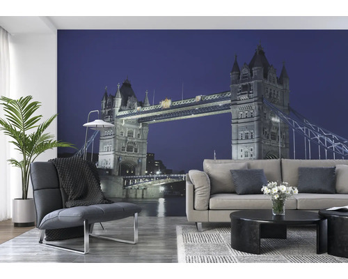 Woonkamer met fotobehang van de Tower Bridge bij nacht