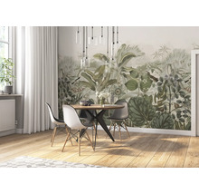 Eetkamer met eettafel, stoelen, hanglamp en fotobehang met jungle motieven