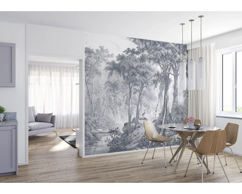 Lichte eetkamer met jungle fotobehang, eettafel en stoelen.