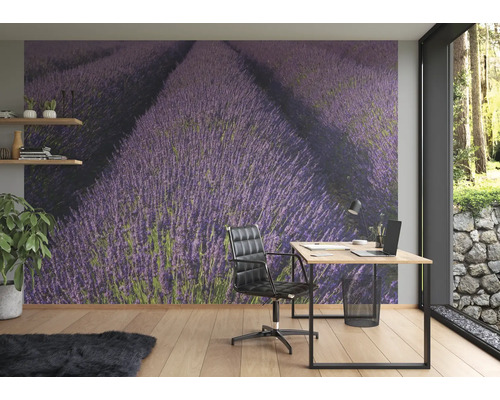 Kantoor met fotobehang lavendelveld, bureau en bureaustoel
