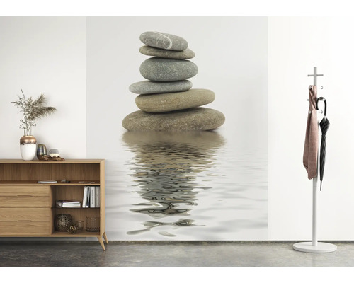 Fotobehang met stenen toren en water in het interieur, dressoir en kapstok in de kamer