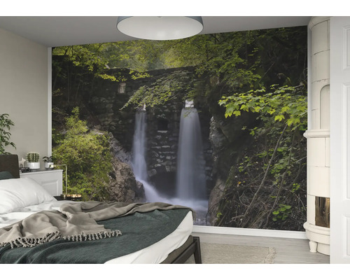Slaapkamer met fotobehang watervalmotief
