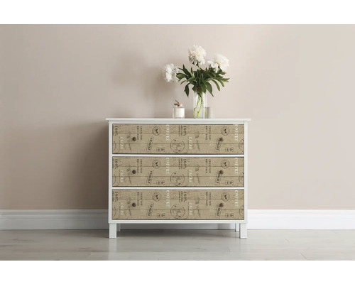 Commode met drie laden en decor